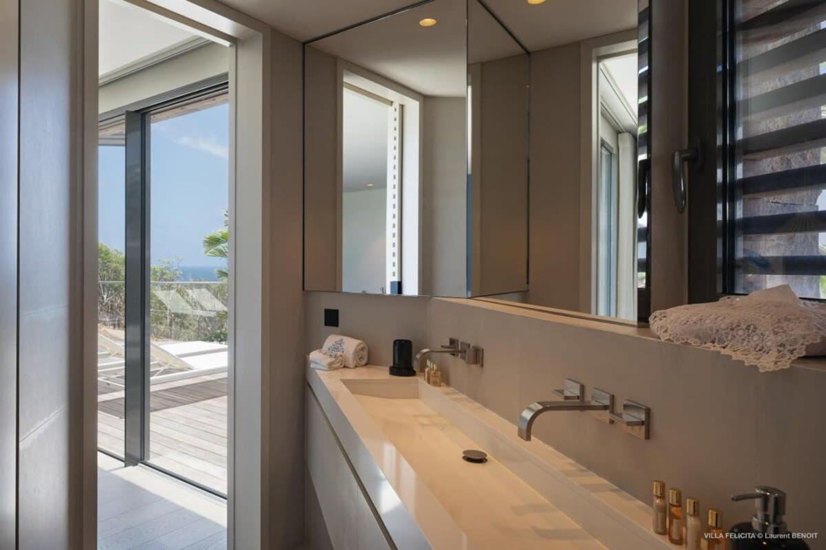 On A Hill Side Villa With Superb Amenities St. Barthelemy Extérieur photo