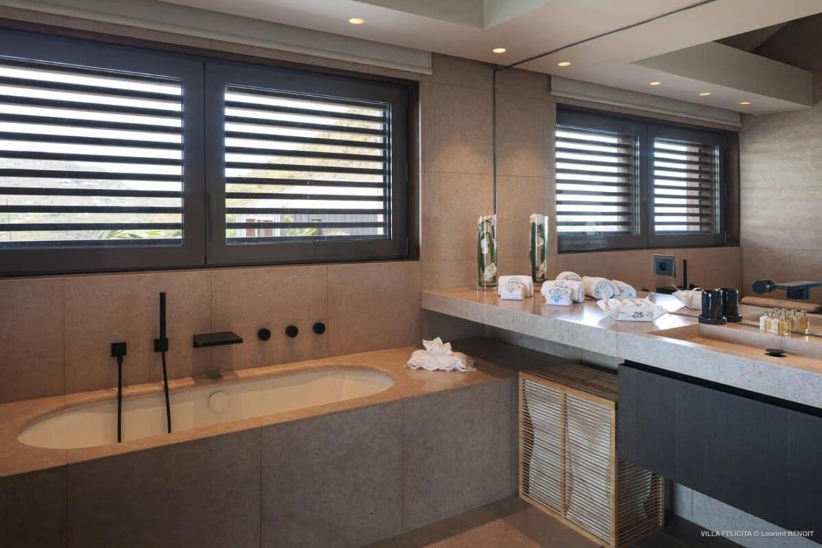 On A Hill Side Villa With Superb Amenities St. Barthelemy Extérieur photo